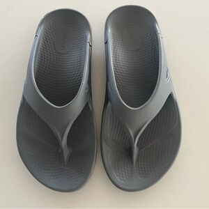 OOFOS Women's Gray Sandals